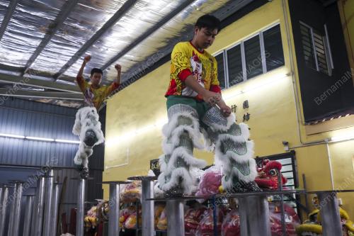 TARIAN SINGA REMAJA MELAYU