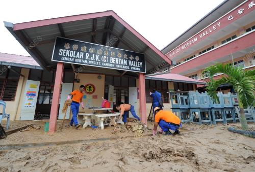 PH09_08114_BANJIR_08112014