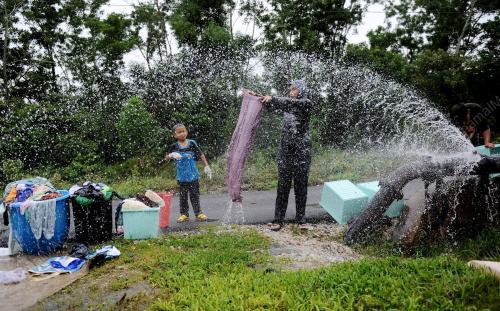 PH09_08122013_BANJIR