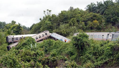 KERETAPI TERGELINCIR