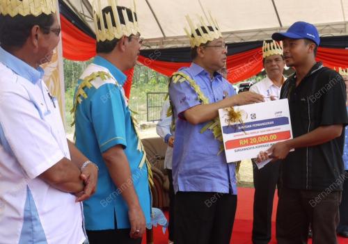 DATUK SERI ISMAIL SABRI YAAKOB