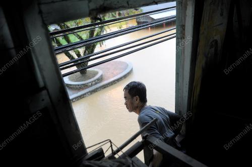 PH09_10012013_BANJIR
