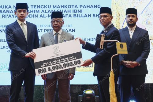 AL-SULTAN ABDULLAH RI'AYATUDDIN AL-MUSTAFA BILLAH SHAH