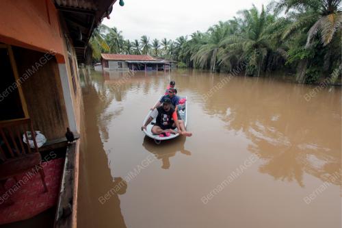 BANJIR DI KAMPUNG SEMANGAT