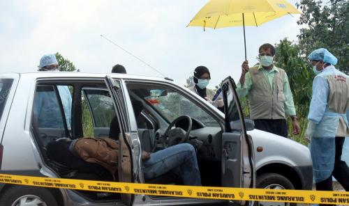MAYAT DALAM KERETA