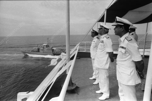 AGUNG DAN TENTERA LAUT