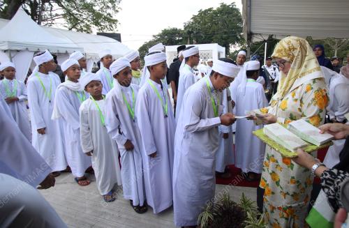 PH09_13062017_TUNKU_AZIZAH