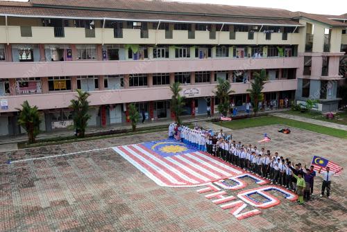 PH09_13092013_BENDERA