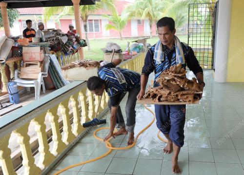 PH09_14122013_BANJIR