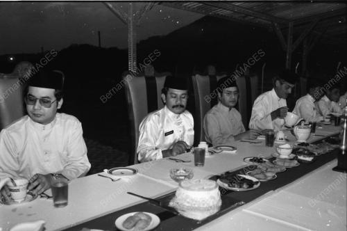 BERBUKA PUASA