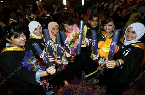 GRADUAN DIPLOMA KEWARTAWAN