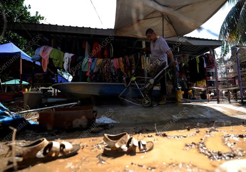 PH09_17012015_BANJIR1