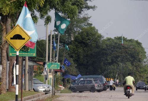 PH09_17042012_BENDERA_PARTI