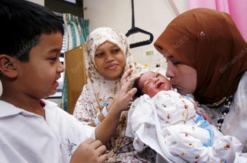 TUNKU AZIZAH AMINAH MAIMUNAH ISKANDARIAH