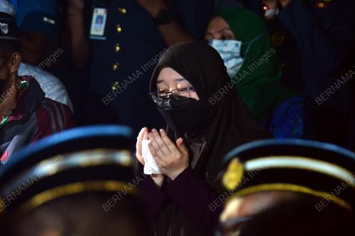 NURUL IZZATI SHARI