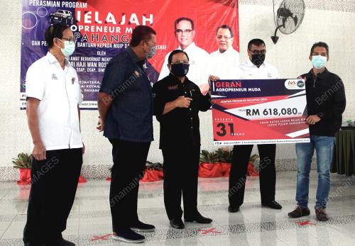 DATUK SERI AHMAD HAMZAH