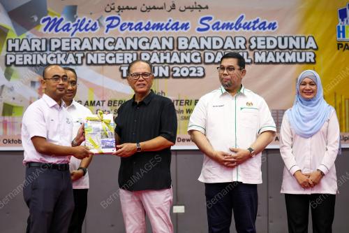 DATUK SERI WAN ROSDY WAN ISMAIL