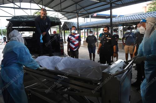 DUA PELAJAR UMP LEMAS