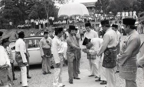 DR. MAHATHIR MOHAMAD