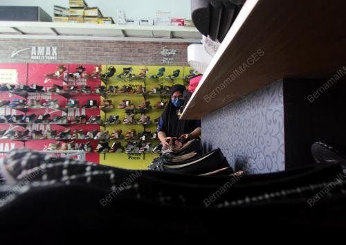 KEDAI KASUT LENGANG