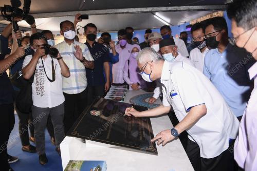 DATUK SERI ISMAIL SABRI YAAKOB