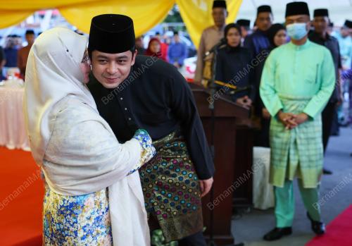 TUNKU AZIZAH AMINAH MAIMUNAH ISKANDARIAH