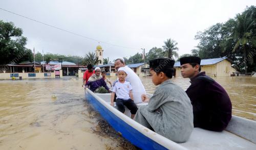 PH09_27012017_BANJIR_SOLAT