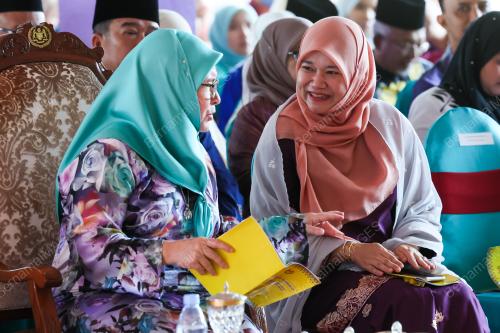 TUNKU AZIZAH AMINAH MAIMUNAH ISKANDARIAH