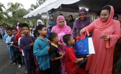 ROSMAH MANSOR