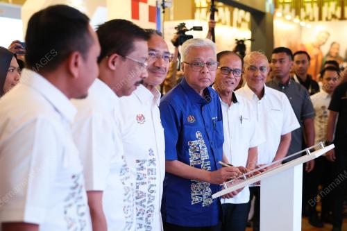 DATUK SERI ISMAIL SABRI YAAKOB