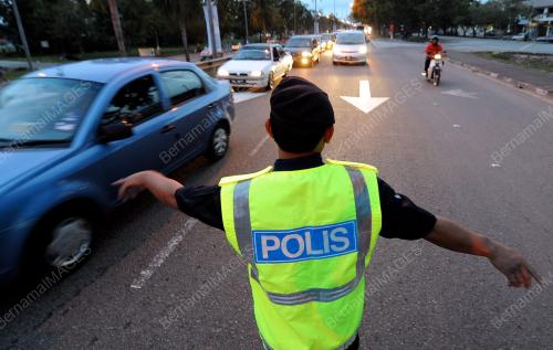PH09_31052013_POLIS1