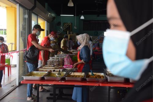 MEMBELI JUADAH BERBUKA