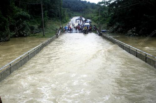 JAMBATAN SUNGAI CHARU