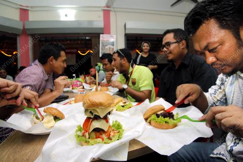PH10_05042013_BURGER