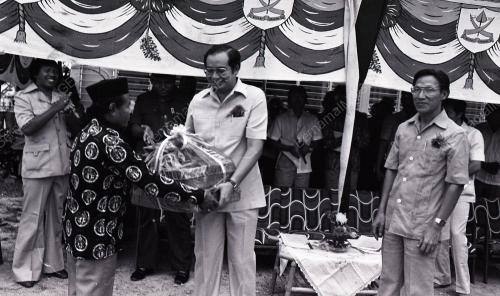 MOHD NAJIB TUN ABDUL RAZAK