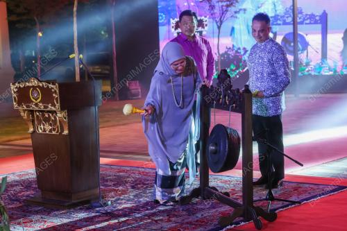 TUNKU AZIZAH MAIMUNAH ISKANDARIAH