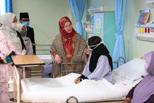 TUNKU AZIZAH AMINAH MAIMUNAH ISKANDARIAH