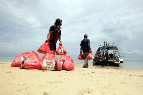 SUMBANGAN BAKUL MAKANAN KEPADA PENGGIAT INDUSTRI PELANCONGAN