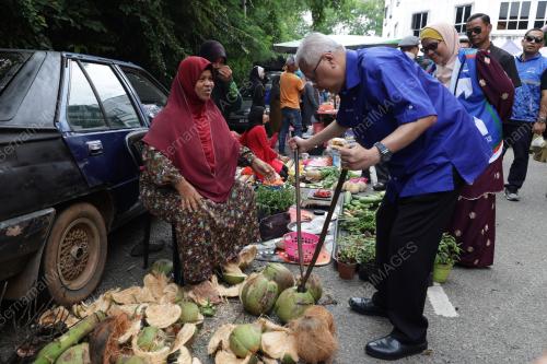 DATUK SERI ISMAIL SABRI YAAKOB