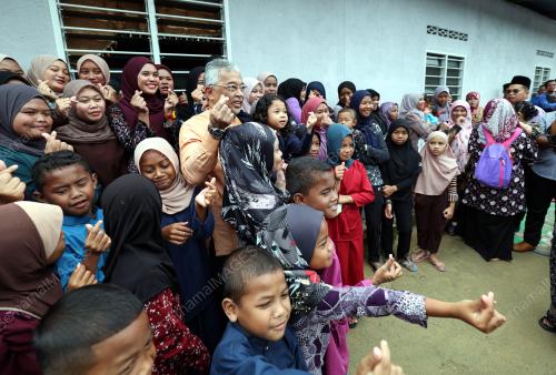 AL-SULTAN ABDULLAH RI'AYATUDDIN AL-MUSTAFA BILLAH SHAH