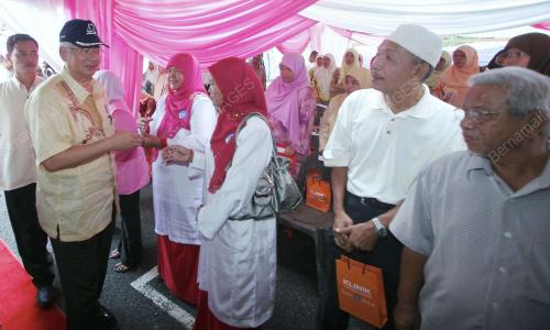 MOHD NAJIB TUN ABDUL RAZAK
