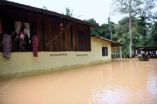 PH10_08122017_BANJIR
