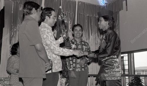 MOHD NAJIB TUN ABDUL RAZAK