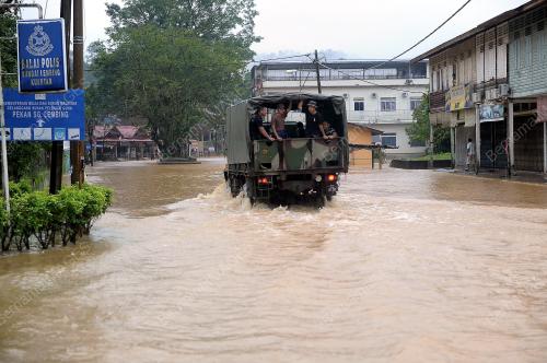 PH10_10012013_BANJIR