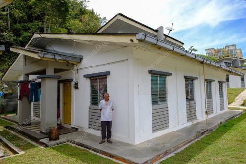 MENYAMPAIKAN BANTUAN BEKALAN MAKANAN ASAS KEPADA MASY ORANG ASLI SG RUIL, CAMERON HIGHLAND