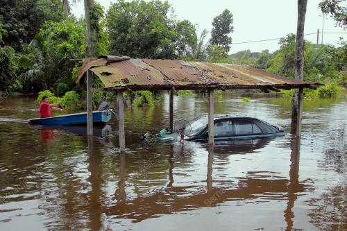 PH10_12122013_BANJIR