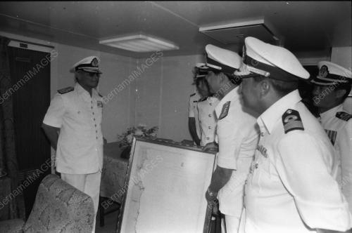 AGUNG DAN TENTERA LAUT