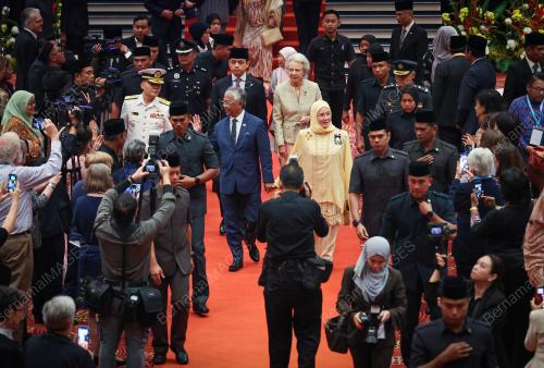 AL-SULTAN ABDULLAH RI'AYATUDDIN AL-MUSTAFA BILLAH SHAH