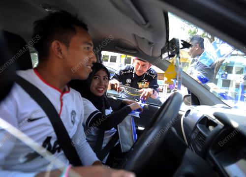 PH10_16022015_POLIS