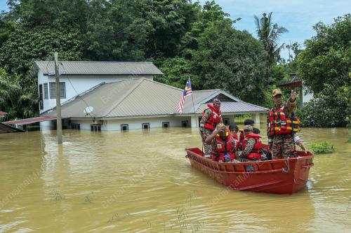 OPERASI MENYELAMAT MANGSA BANJIR